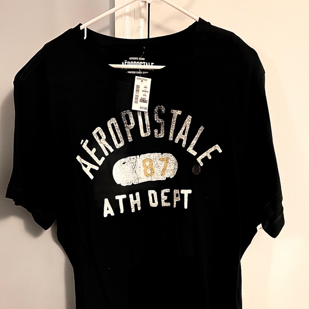 Aeropostale black T-shirt